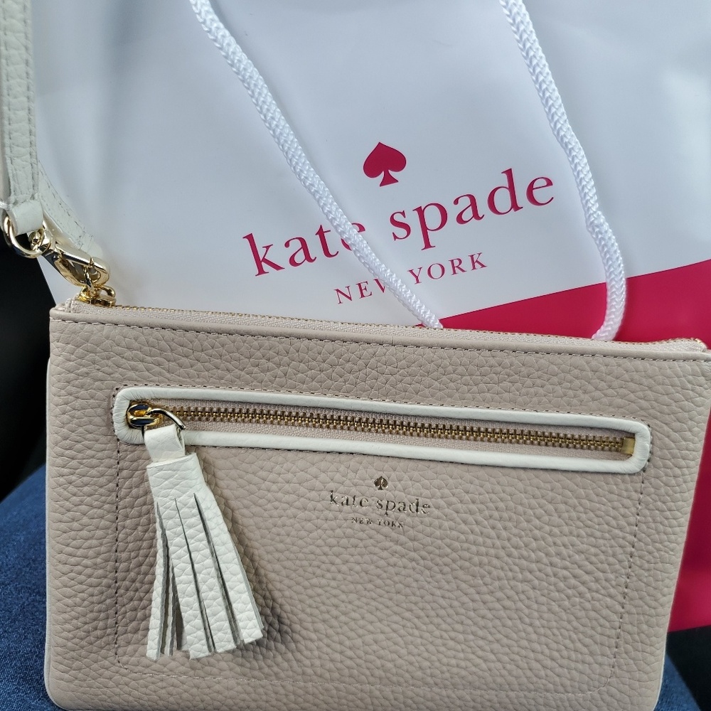 Kate spade wristlet NEW